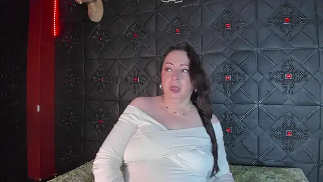 Snapshot of Samethyst chatting on 11.22.25 Samethyst online show from 11.22.25