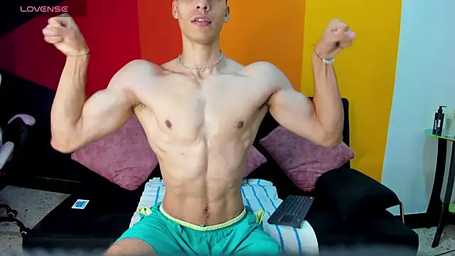 Snapshot of AlessioVitale chatting on 12.03.25 AlessioVitale online show from 12.03.25