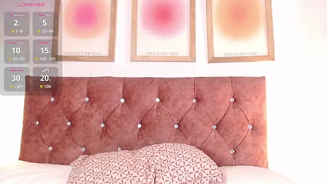 Snapshot of Madisonkay chatting on 11.14.25 Madisonkay online show from 11.14.25