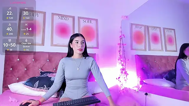 Snapshot of Madisonkay chatting on 11.15.25 Madisonkay online show from 11.15.25