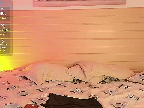 Snapshot of Madisonkay chatting on 12.14.25 Madisonkay online show from 12.14.25