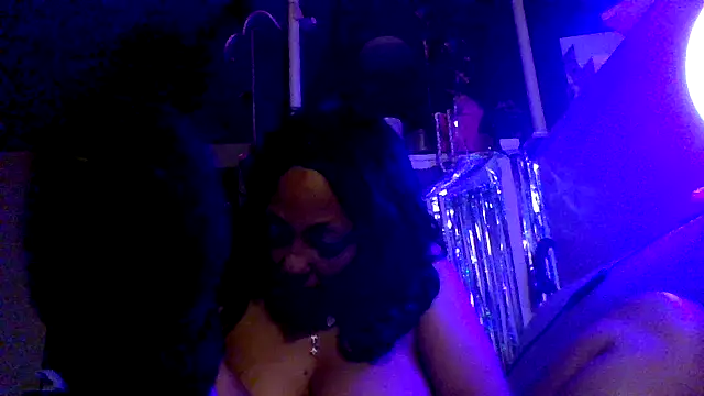 Snapshot of Juicyapplecandy chatting on 11.12.25 Juicyapplecandy online show from 11.12.25