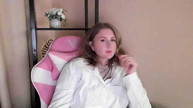 Snapshot of JeniceNagg chatting on 11.01.25 JeniceNagg online show from 11.01.25