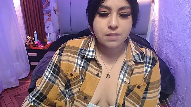 Snapshot of lehia_285 chatting on 12.17.25 lehia 285 online show from 12.17.25