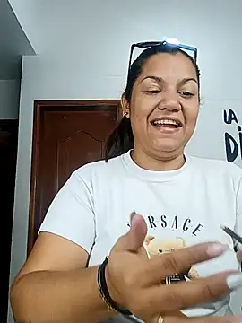 Samaraa Lee online show from 12.04.25