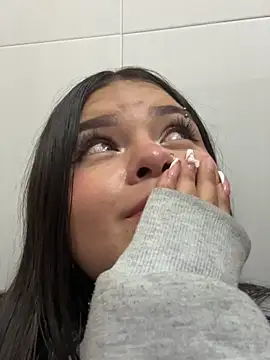 Camila Duarte  online show from 11.05.25