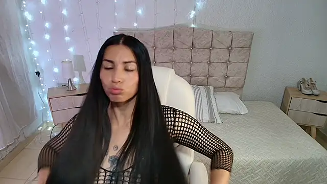 Snapshot of iriina_hotbusty chatting on 11.18.25 iriina hotbusty online show from 11.18.25