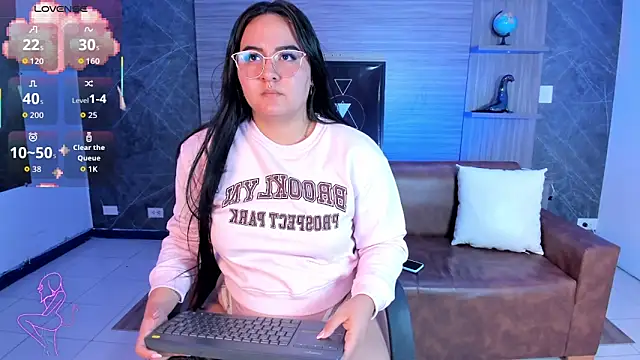 Snapshot of Ava-miller chatting on 12.18.25 Ava-miller online show from 12.18.25