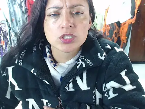 kristelltender1 online show from 10.31.25