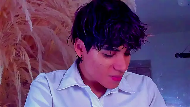 Leo Glow online show from 02.12.26