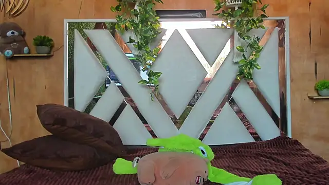 Leo Glow online show from 03.09.26