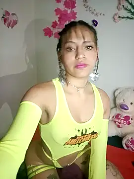 BellaChiquis  online show from 11.22.25