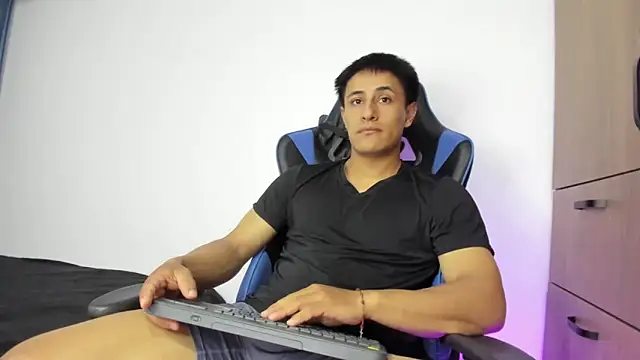 Snapshot of dorman_boy chatting on 11.09.25 dorman boy online show from 11.09.25