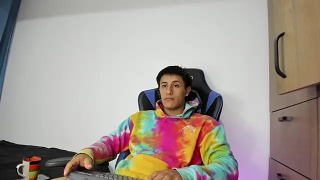 Snapshot of dorman_boy chatting on 11.19.25 dorman boy online show from 11.19.25