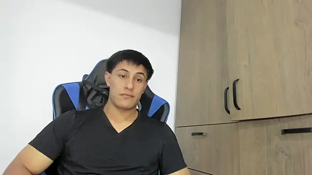 Snapshot of dorman_boy chatting on 12.02.25 dorman boy online show from 12.02.25