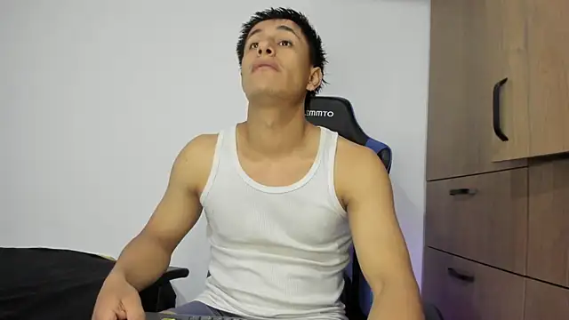 Snapshot of dorman_boy chatting on 12.04.25 dorman boy online show from 12.04.25