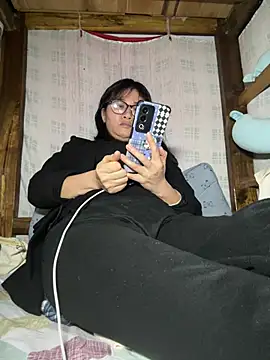 Snapshot of daaqnn chatting on 04.13.26 daaqnn online show from 04.13.26