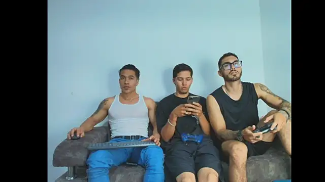 Snapshot of thebadboys05 chatting on 11.07.25 thebadboys05 online show from 11.07.25