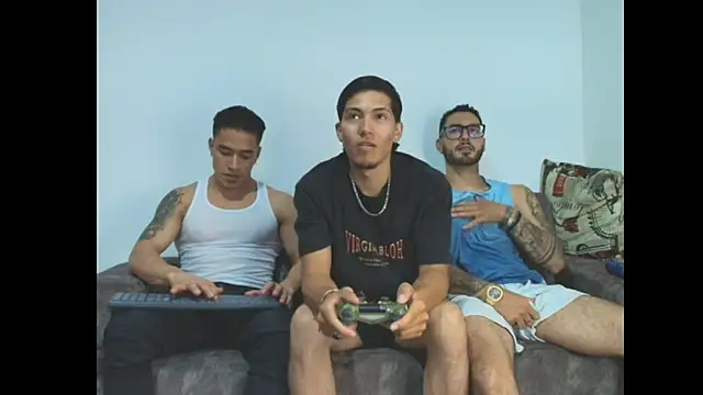 Snapshot of thebadboys05 chatting on 11.12.25 thebadboys05 online show from 11.12.25