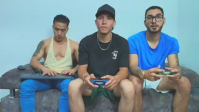 Snapshot of thebadboys05 chatting on 11.16.25 thebadboys05 online show from 11.16.25