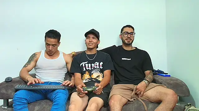 Snapshot of thebadboys05 chatting on 11.19.25 thebadboys05 online show from 11.19.25