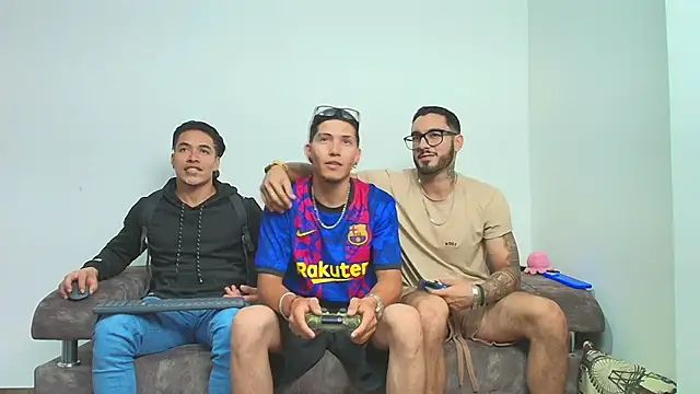 Snapshot of thebadboys05 chatting on 11.29.25 thebadboys05 online show from 11.29.25