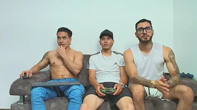 Snapshot of thebadboys05 chatting on 12.03.25 thebadboys05 online show from 12.03.25