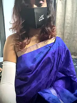 Snapshot of Queen-dhivya chatting on 11.16.25 Queen-dhivya online show from 11.16.25