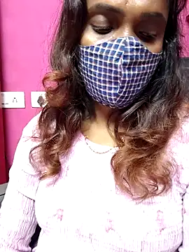 Snapshot of Queen-dhivya chatting on 12.04.25 Queen-dhivya online show from 12.04.25