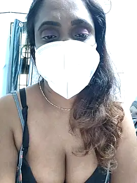 Snapshot of Queen-dhivya chatting on 12.17.25 Queen-dhivya online show from 12.17.25