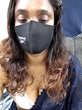 Snapshot of Queen-dhivya chatting on 12.18.25 Queen-dhivya online show from 12.18.25