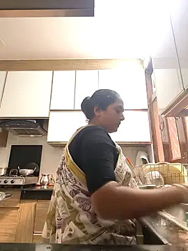 Snapshot of Hot-Sana2 chatting on 11.04.25 Hot-Sana2 online show from 11.04.25