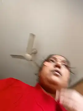 Snapshot of Hot-Sana2 chatting on 11.18.25 Hot-Sana2 online show from 11.18.25