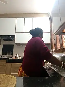 Snapshot of Hot-Sana2 chatting on 11.21.25 Hot-Sana2 online show from 11.21.25