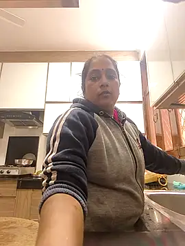 Snapshot of Hot-Sana2 chatting on 11.24.25 Hot-Sana2 online show from 11.24.25