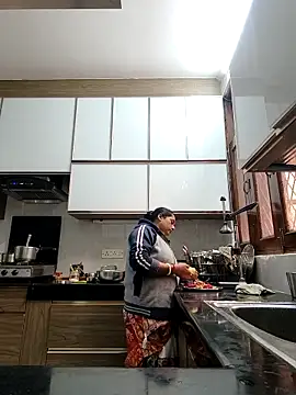 Snapshot of Hot-Sana2 chatting on 11.25.25 Hot-Sana2 online show from 11.25.25