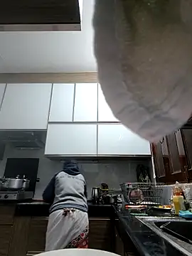 Snapshot of Hot-Sana2 chatting on 11.27.25 Hot-Sana2 online show from 11.27.25