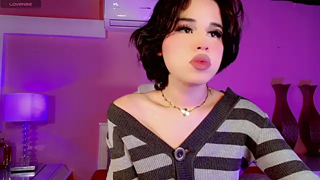 Snapshot of ClaudiaSophia chatting on 11.24.25 ClaudiaSophia online show from 11.24.25