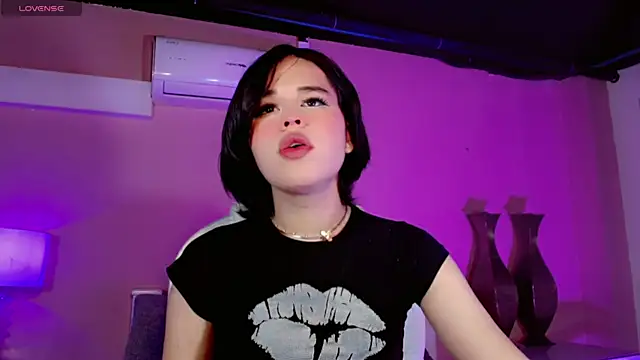 Snapshot of ClaudiaSophia chatting on 12.03.25 ClaudiaSophia online show from 12.03.25