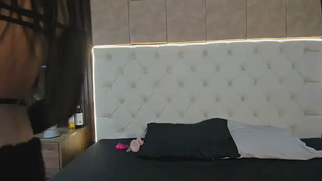 Snapshot of Camiila_rosse chatting on 11.08.25 Camiila rosse online show from 11.08.25