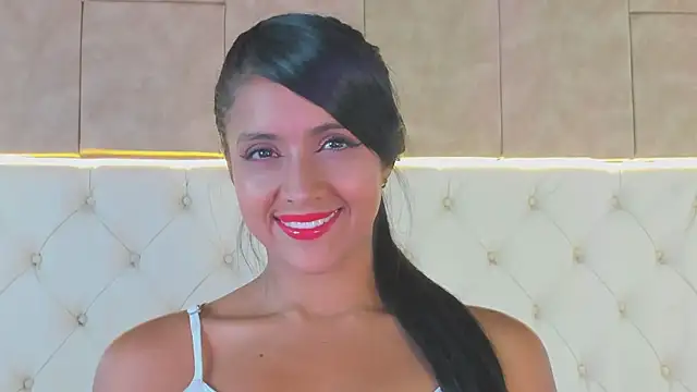 Snapshot of Camiila_rosse chatting on 11.11.25 Camiila rosse online show from 11.11.25