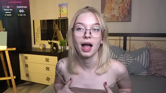 Snapshot of ShanelTunon chatting on 11.05.25 ShanelTunon online show from 11.05.25