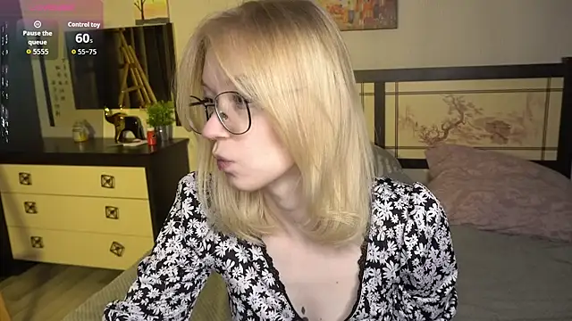 Snapshot of ShanelTunon chatting on 11.07.25 ShanelTunon online show from 11.07.25