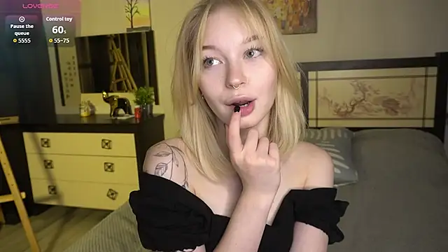 Snapshot of ShanelTunon chatting on 11.09.25 ShanelTunon online show from 11.09.25