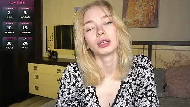 Snapshot of ShanelTunon chatting on 11.16.25 ShanelTunon online show from 11.16.25