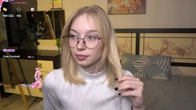 Snapshot of ShanelTunon chatting on 11.20.25 ShanelTunon online show from 11.20.25