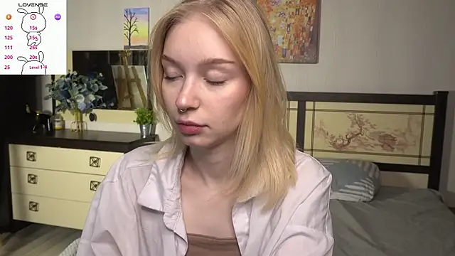 Snapshot of ShanelTunon chatting on 11.23.25 ShanelTunon online show from 11.23.25