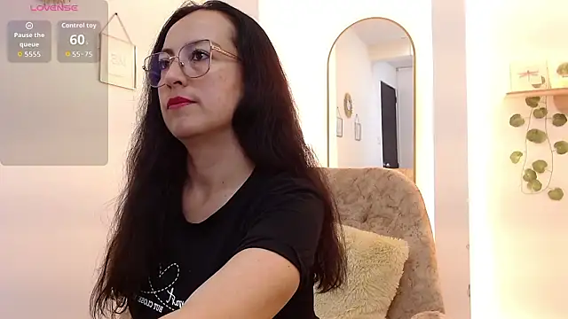 Lauryn Jones online show from 02.11.26