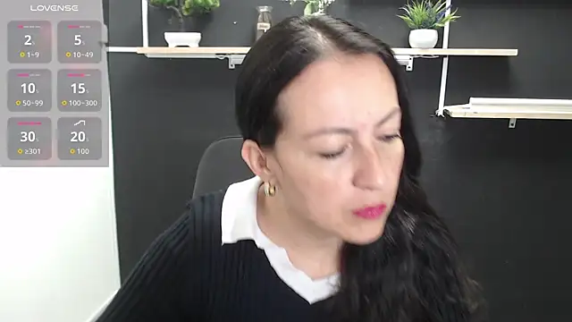 Snapshot of Lauryn_Jones chatting on 06.10.26 Lauryn Jones online show from 06.10.26