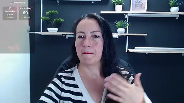 Snapshot of Lauryn_Jones chatting on 06.20.26 Lauryn Jones online show from 06.20.26